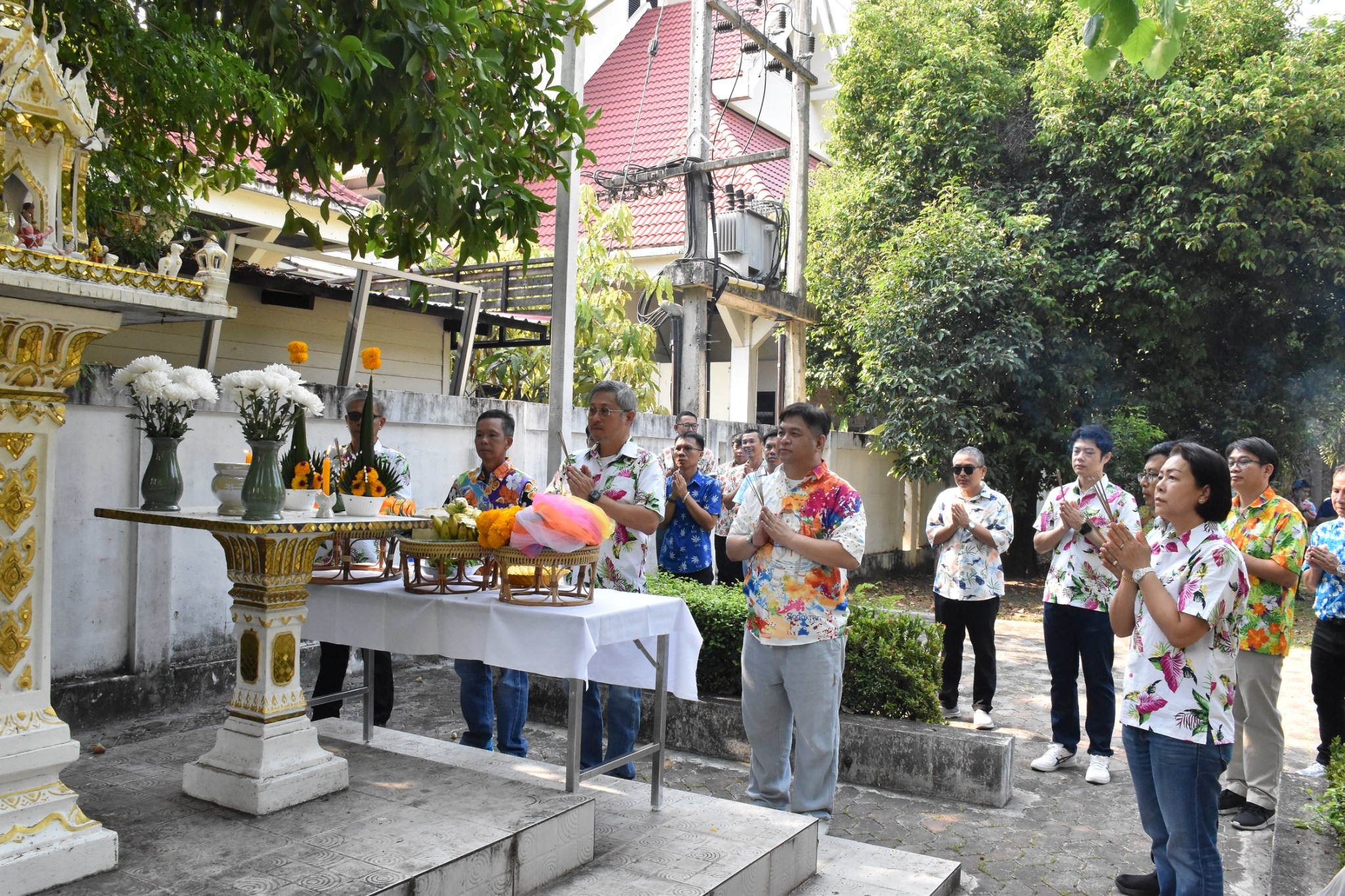 ร่วมสืบสานป๋าเวณีปี๋ใหม่เมือง “สระเกล้าดำหัวผู้บริหาร” งานเทศกาลสงกรานต์ สำนักงานทางหลวงที่ 1 ประจำปี 2568 กราบขอพรผู้ใหญ่และ