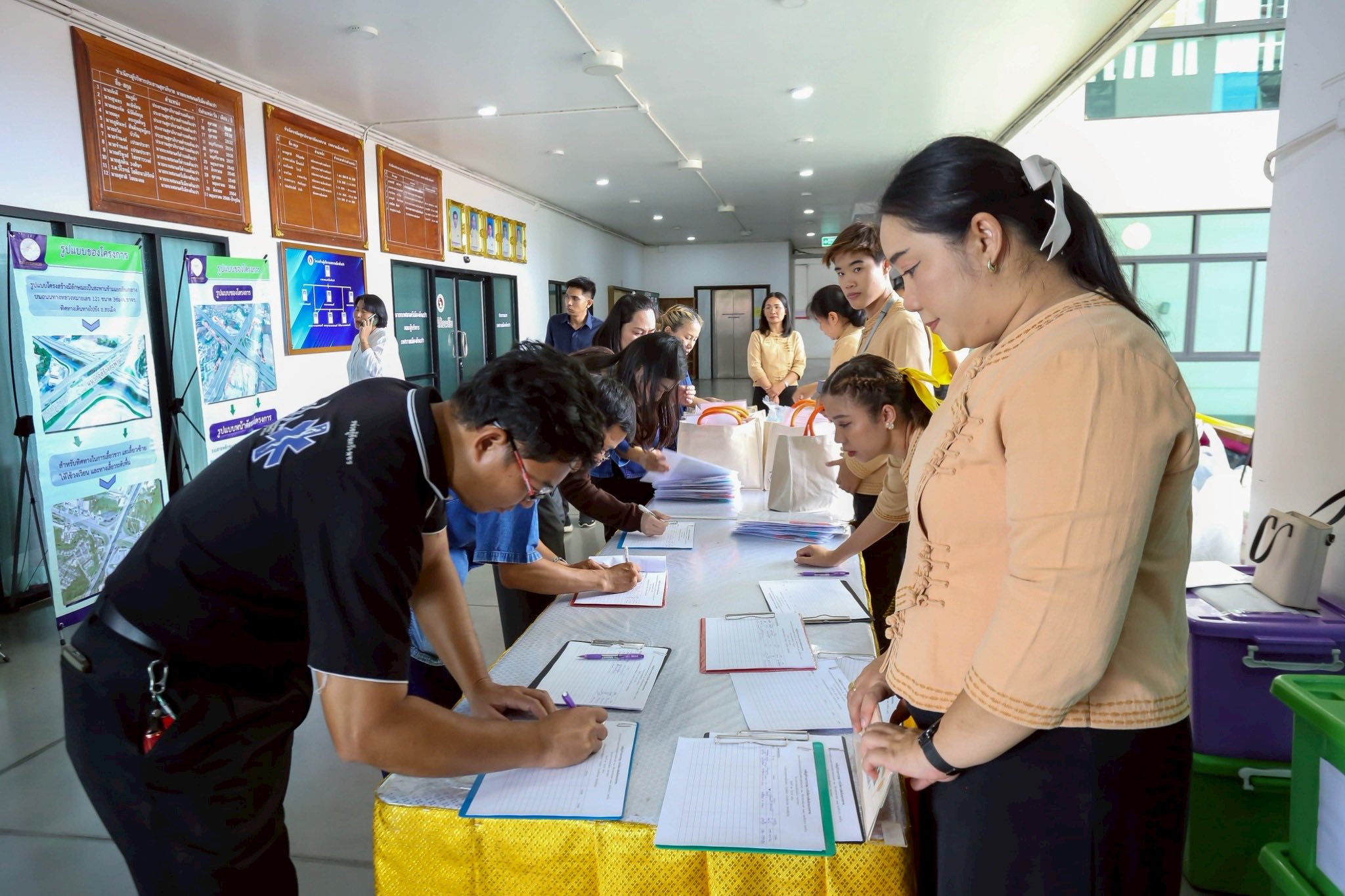 การประชุมการมีส่วนร่วมของประชาชน โครงการก่อสร้างทางแยกต่างระดับจุดตัดทางหลวงหมายเลข 121 กับทางหลวงหมายเลข 1317 (แยกสันกลาง)
